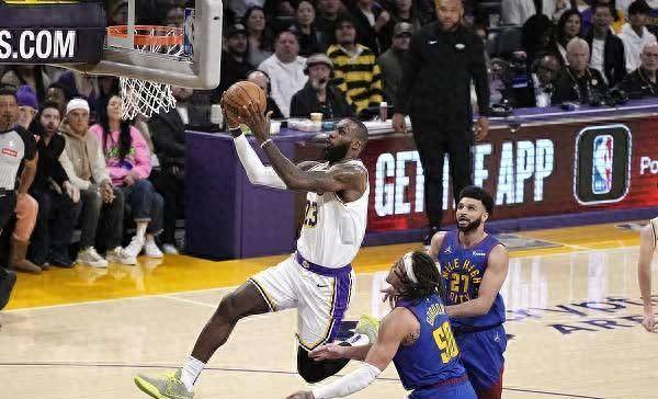 詹姆斯连续五场比赛得分超过败北，公牛挑战极限！的简单介绍