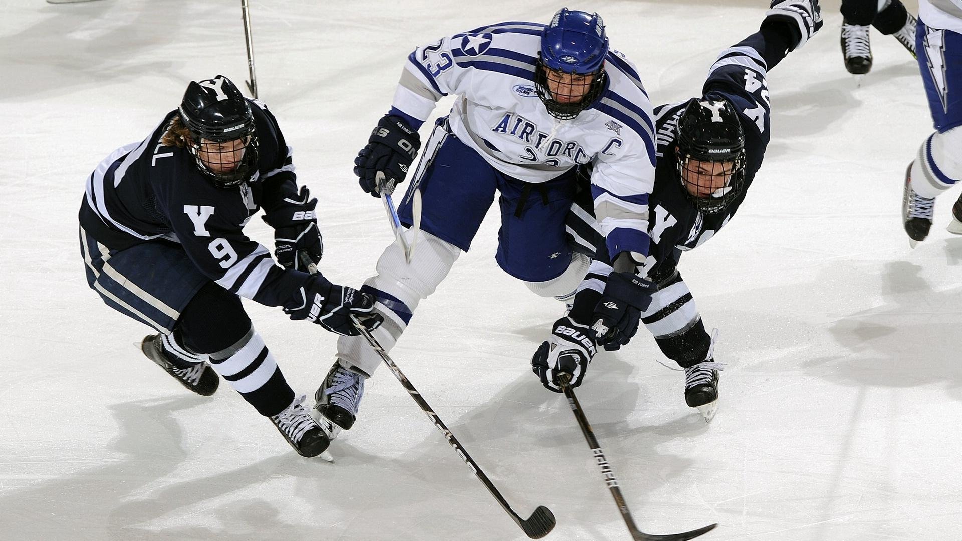 加拿大队带队取胜！，阿扎伦卡重要时刻出色发挥观众掌声雷动