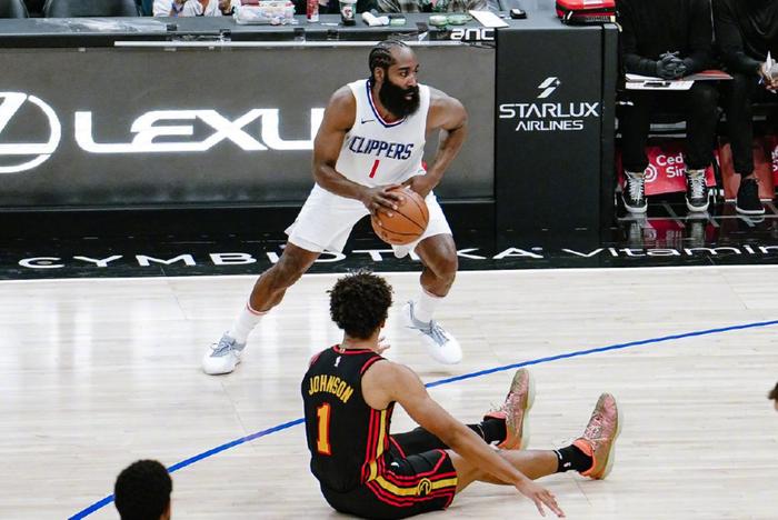 Ming重返赛场，刷新纪录首场状态出色，快船观众沸腾！引发球迷热议的简单介绍